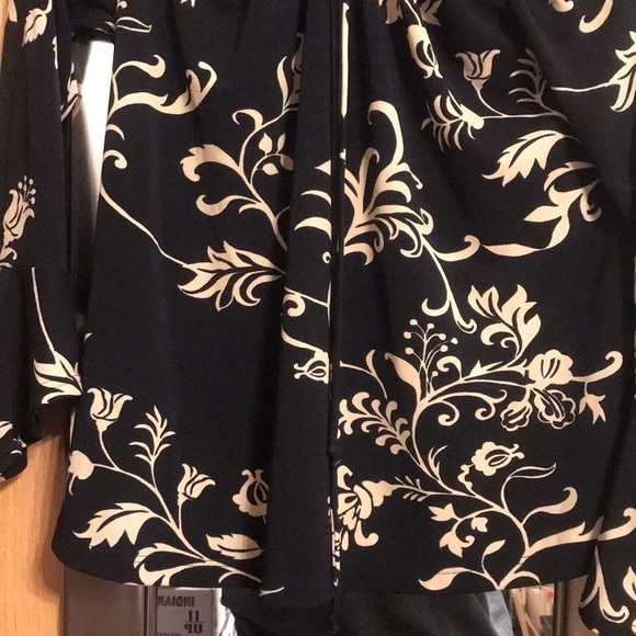 Motherhood XL adjustable neck black and cream blouse.  Flutter sleeves - Picture 4 of 6